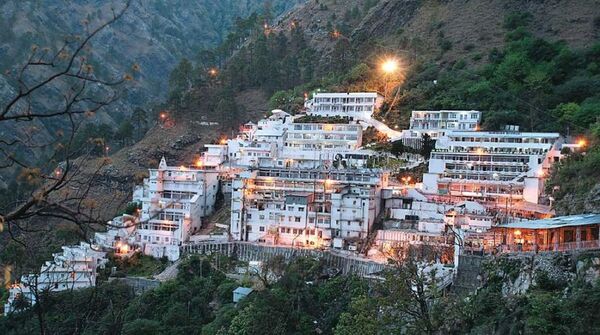 Dehradun to Vaishno Devi Taxi